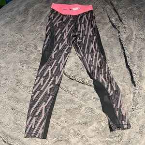 Nike workout pants, color: pink, black, great.Legs side mesh and pink waistband